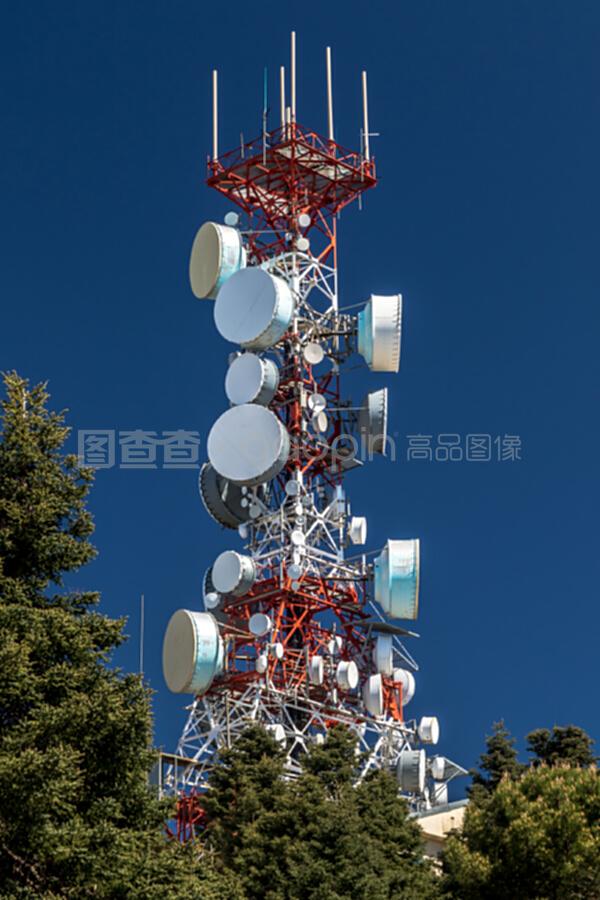 通訊塔與通訊設備 現代通信網絡的關鍵支柱